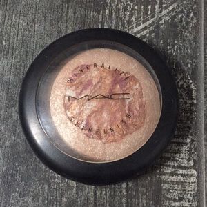 MAC limited Edition Mac MSF SEMI PRECIOUS PEARL